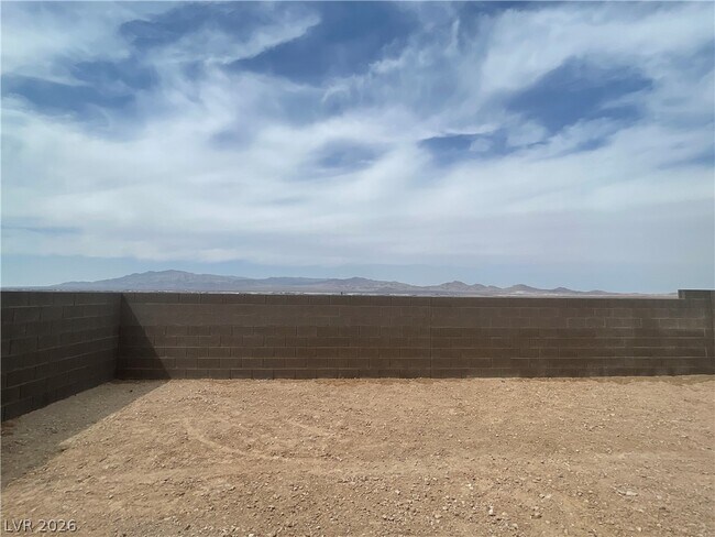 Building Photo - 6841 Chargehand Ave