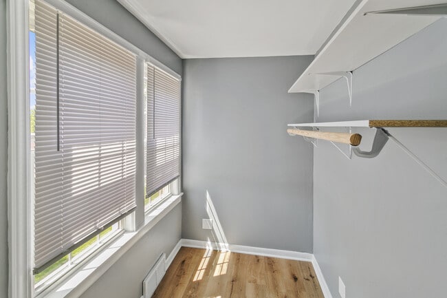 Building Photo - 14336 Harrison Ave