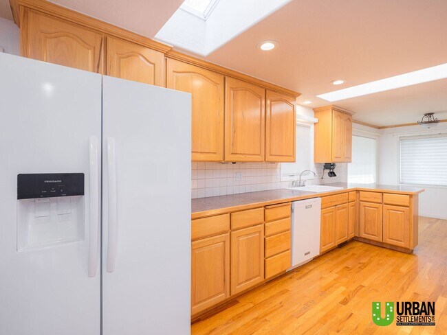 Building Photo - Spacious Glenrose Retreat | 3 Bed + Shop + Private Wooded Setting