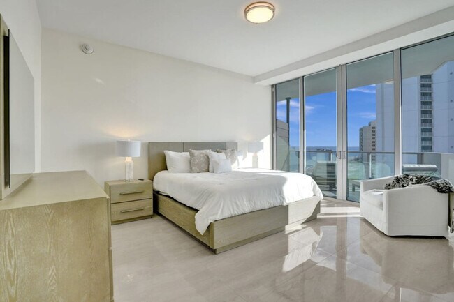 Building Photo - 3100 N Ocean Dr