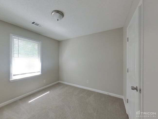 Building Photo - 39 Pine Grove Cir
