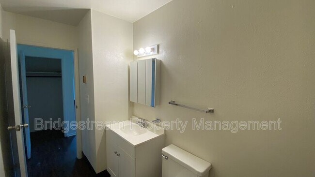 Building Photo - 1299-1 Sanlor