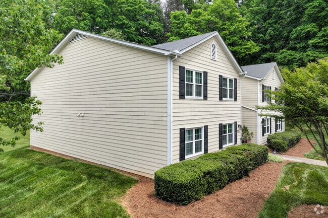 Alternate photo - Williamsburg Square