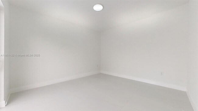 Building Photo - 917 SW 135th Ct