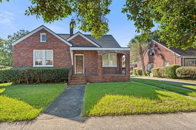 Building Photo - Charming All-Brick Home in Prime Charleston Location
