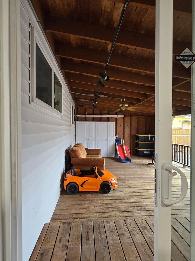 Building Photo - 4322 Park Ave. S