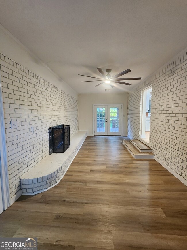 Building Photo - 302 Kelso Dr SW