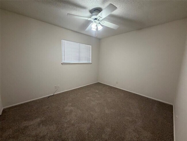 Building Photo - 421 Live Oak St