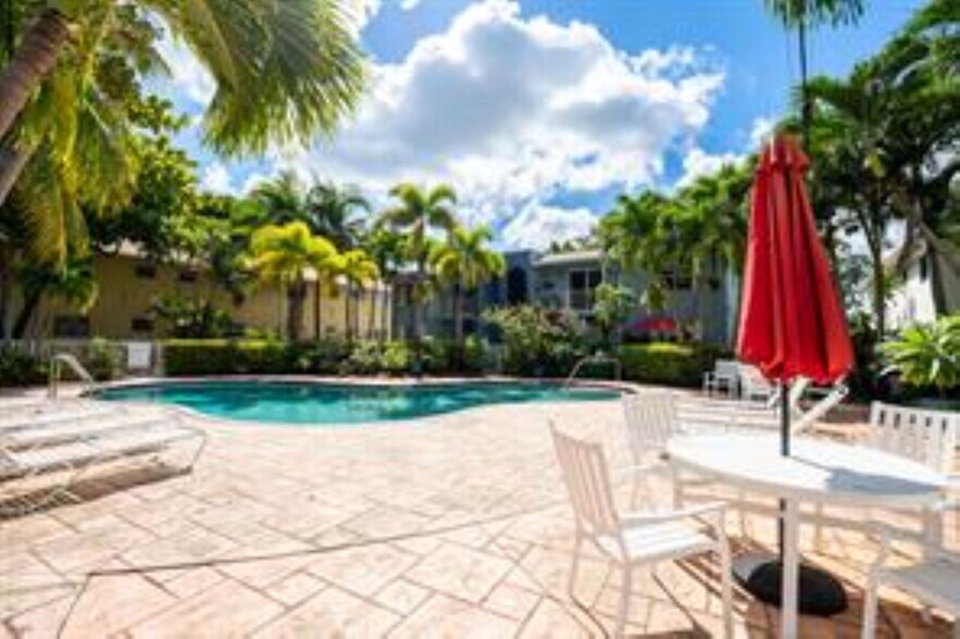 Building Photo - 2607 NE 8th Ave