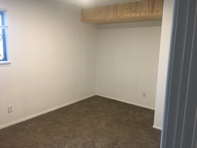 Building Photo - Willow Tree Apartments