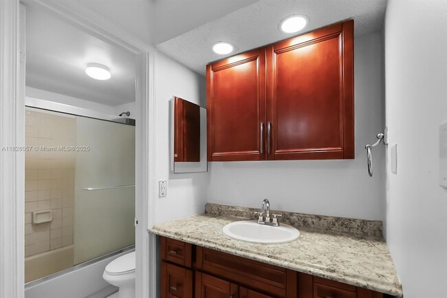 Building Photo - 10167 Twin Lakes Dr