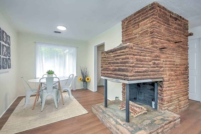 Building Photo - Renovated 3–4 Bedroom Home for Rent | 2,700+ Sq Ft | Bristol TN