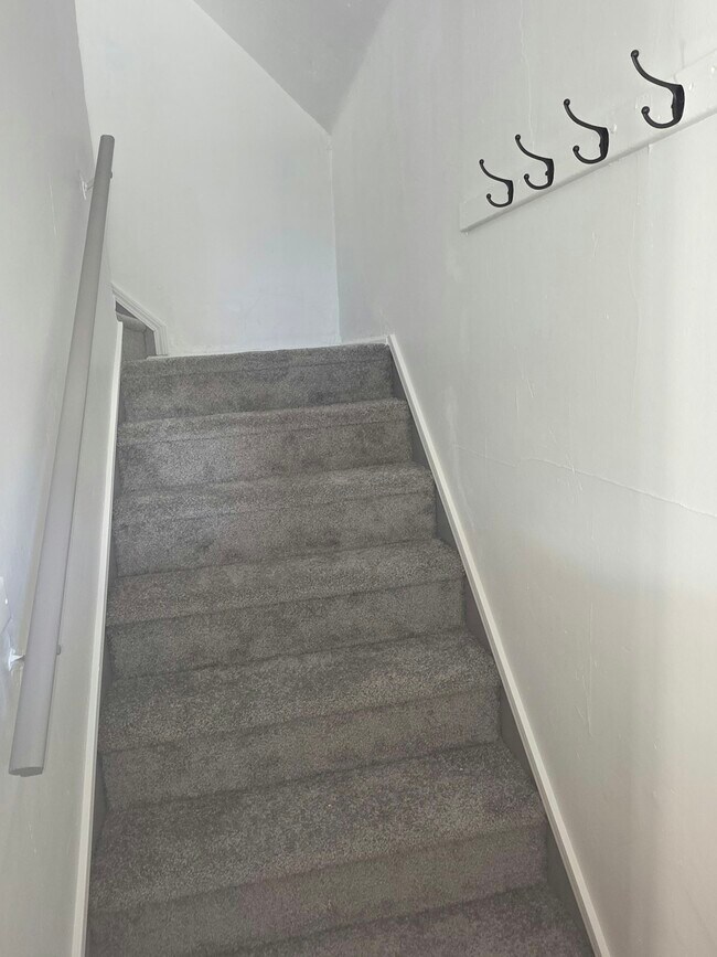 Building Photo - 650 E 130th St