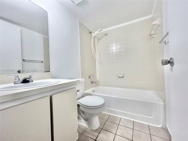 Building Photo - 400 Palm Cir W