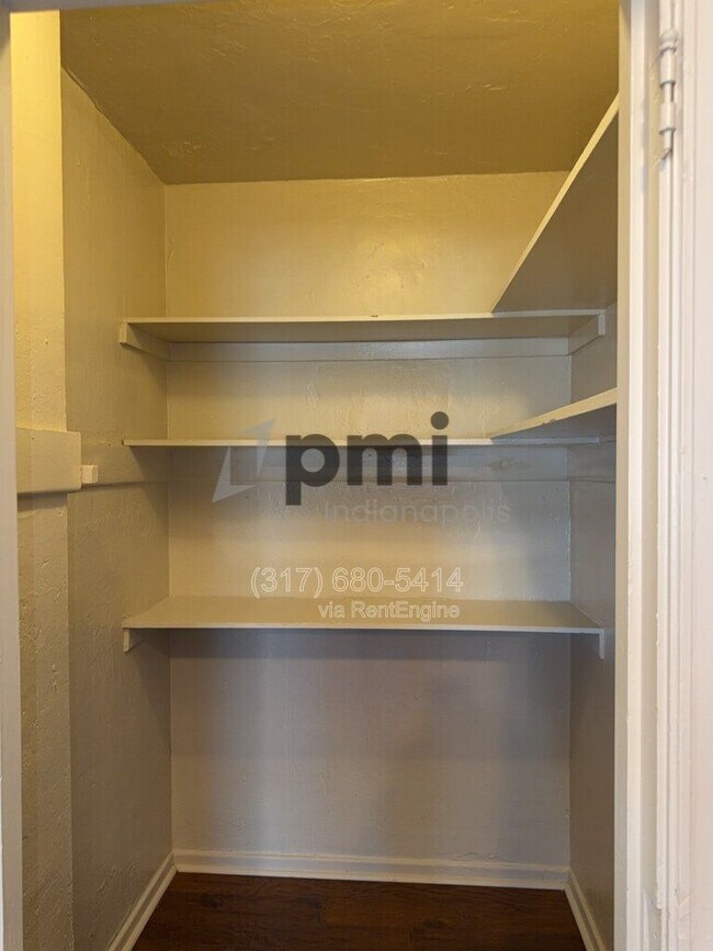 Building Photo - 1 W 28th St