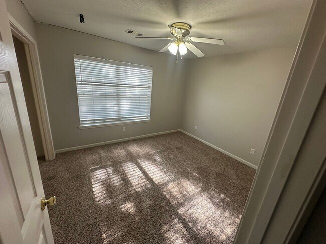 Building Photo - Spacious 3-Bedroom Home in the Heart of Ca...