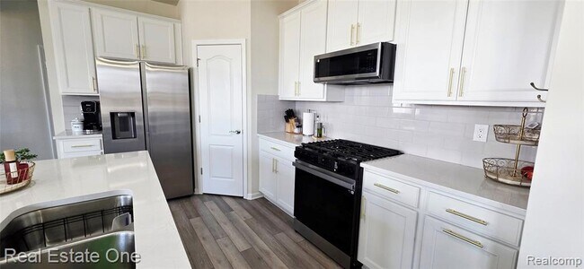 Building Photo - 2720 Tulip Wy