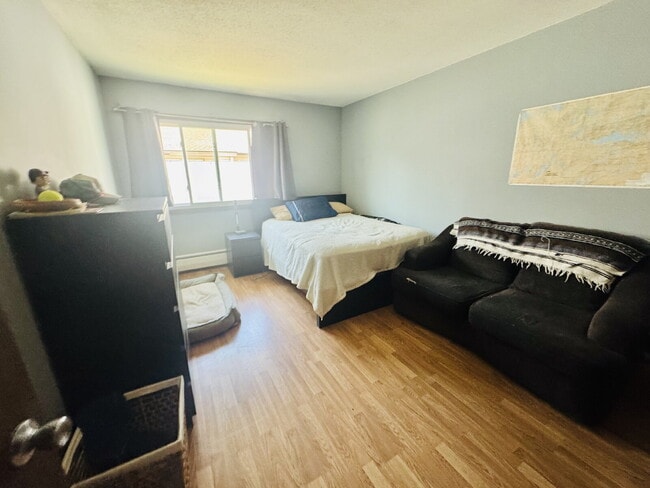 Building Photo - Charming 2-Bed Townhouse in St. Louis Park - Your Cozy Home Awaits!