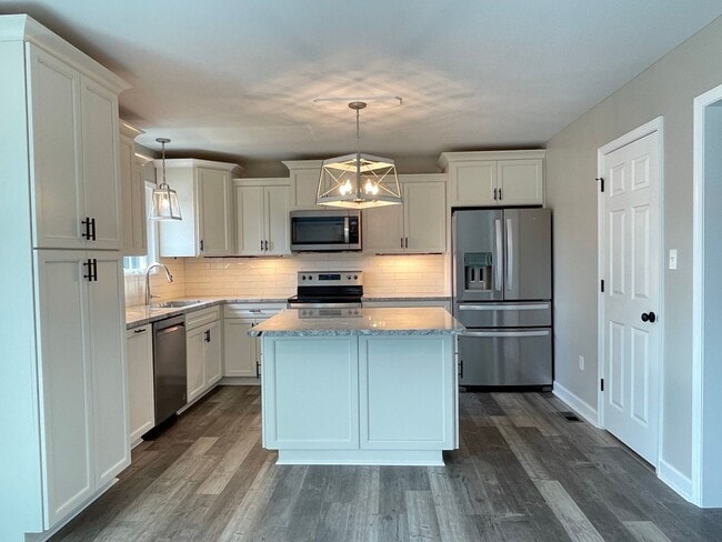 Building Photo - Recently Renovated Rancher Waiting for You!