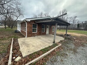 Building Photo - FOR LEASE - 3 bed, 2 bath, 1494 sqft singl...