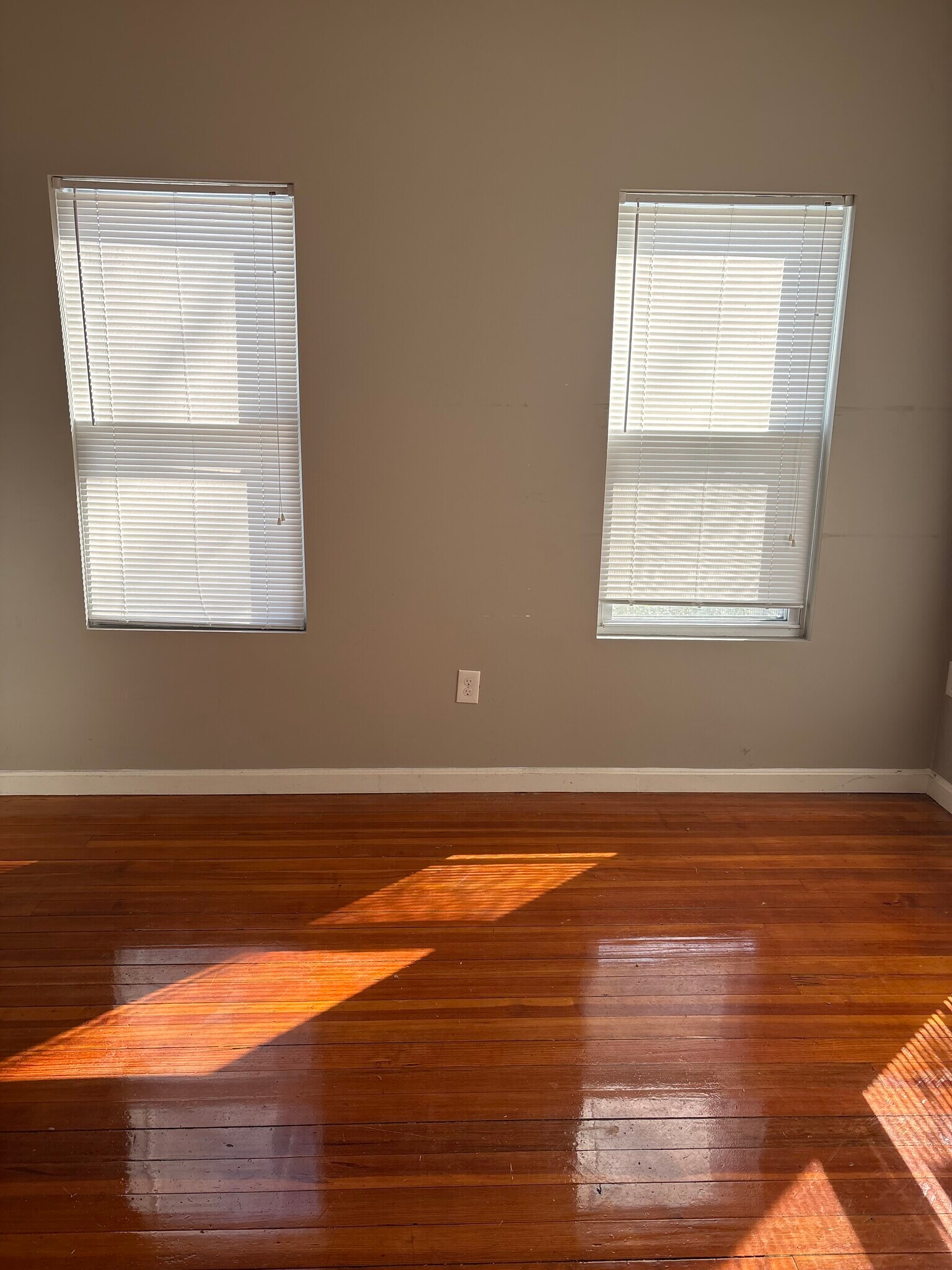 Building Photo - 18 Upham St