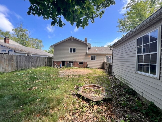 Building Photo - Move in ready!