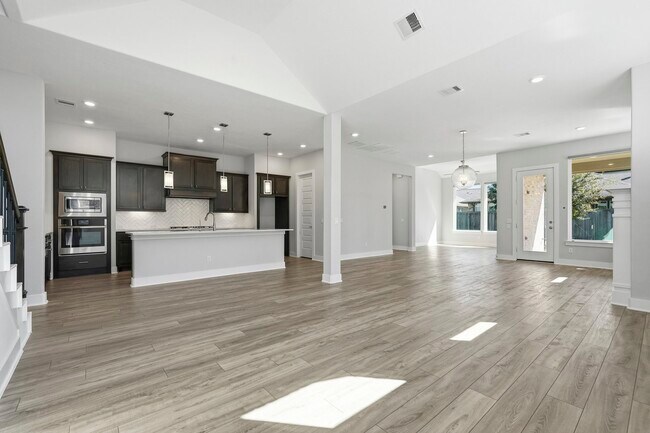 Building Photo - 15822 Pilot Knob Dr