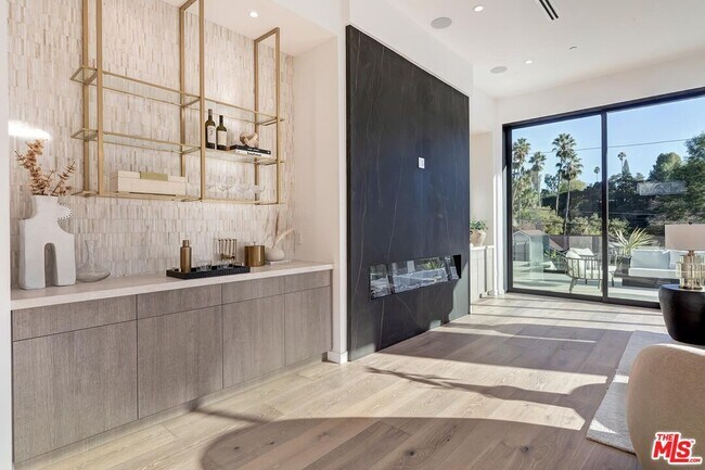 Building Photo - 16879 Mooncrest Dr