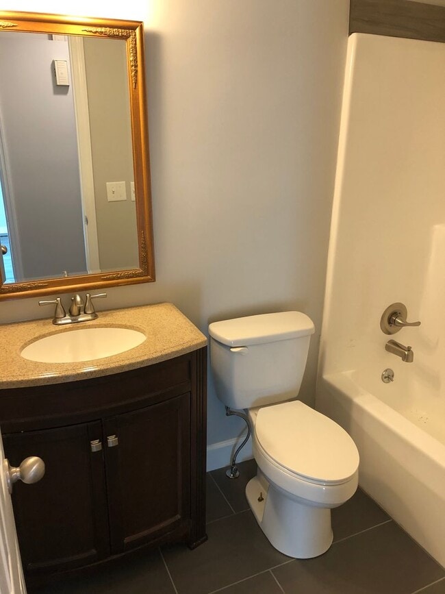 Building Photo - 3 bedroom/2 bath home