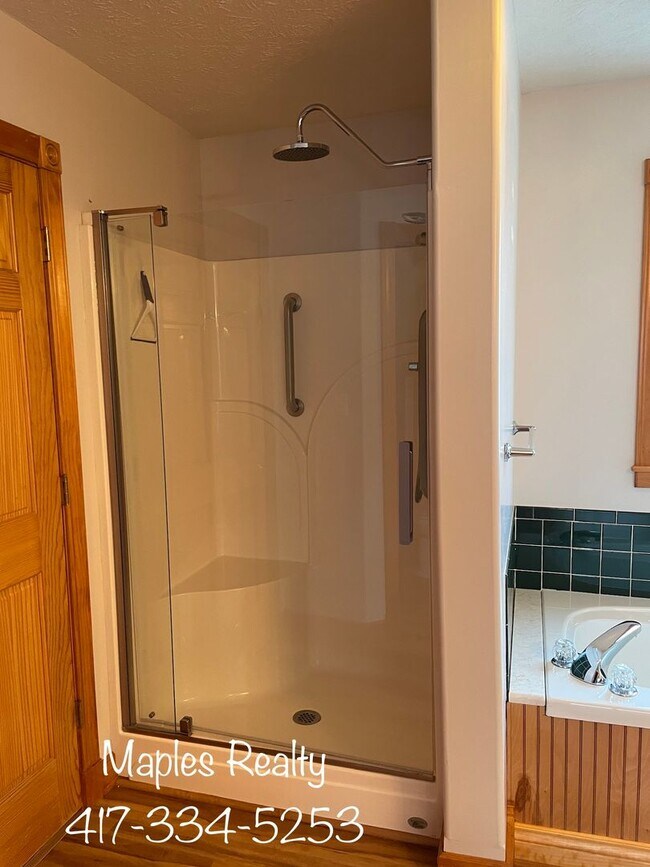 Building Photo - VERY NICE 3 bedroom home in Branson, MO fo...