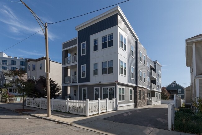 Building Photo - 20 Fuller St