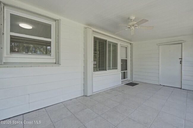 Building Photo - 394 Royal Palm Dr
