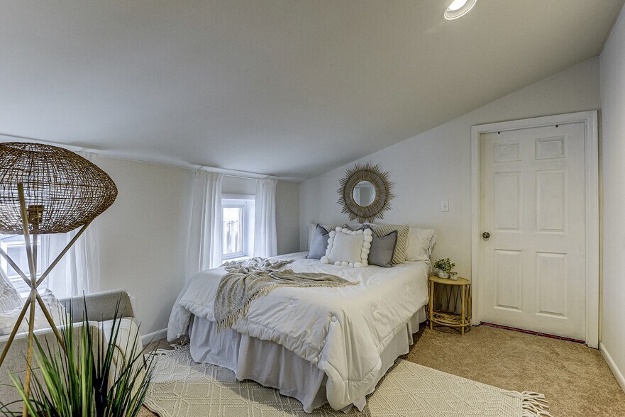 Building Photo - 1736 Light St