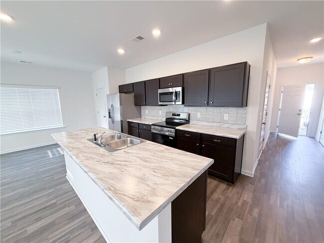 Building Photo - 145 Oak St