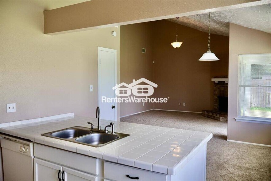 Building Photo - 14054 Towneway Dr