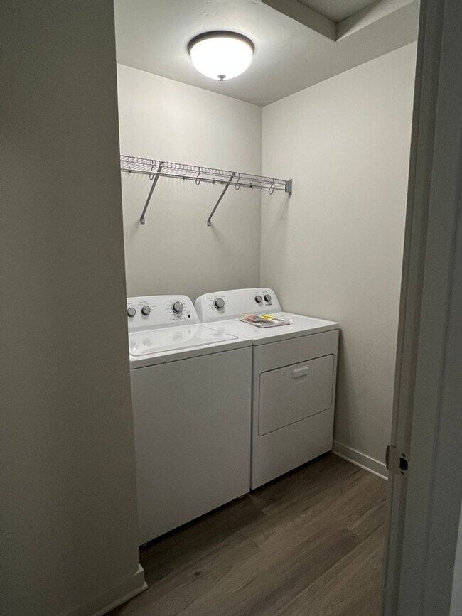 Building Photo - 3 Bedroom / 2.5 Bathroom Townhome in The Dry Canyon Community