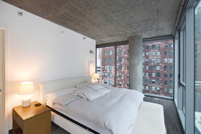 Building Photo - 60 E Randolph St