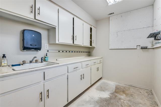 Building Photo - 2711 Lincoln Dr