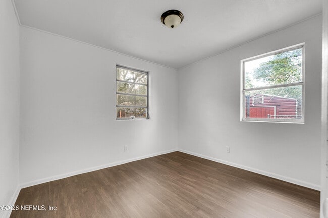 Building Photo - 503 W 16th St