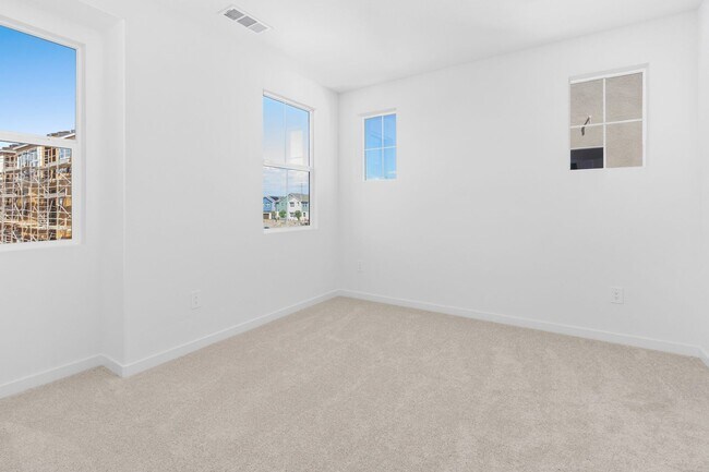 Building Photo - Modern Comfort & Style in Prime Ontario Location