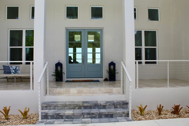 Building Photo - Fully Furnished 3 Bedroom, 3.5 Bath Home with Stunning Intracoastal Views