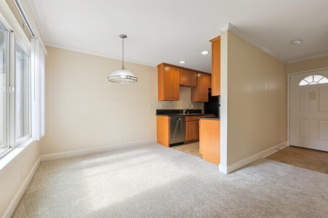 Building Photo - 8515 Villa La Jolla Dr