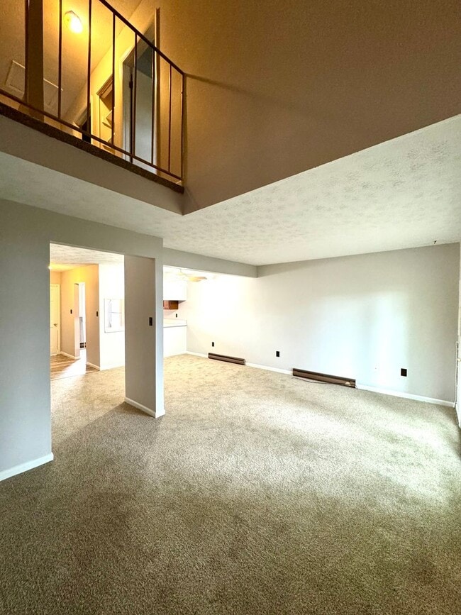 Building Photo - Townhouse for Rent in Broadway