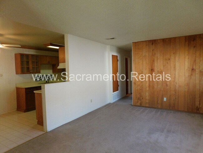 Building Photo - Spacious 2bd/1 ba Foothill Farms Duplex Wi...