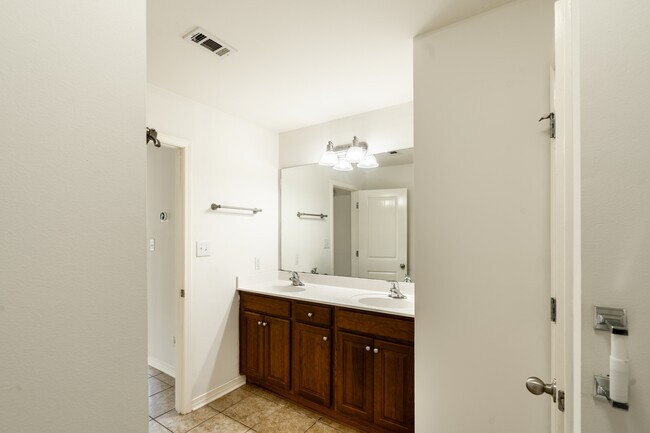 Building Photo - 1375 Selby Phillips Dr
