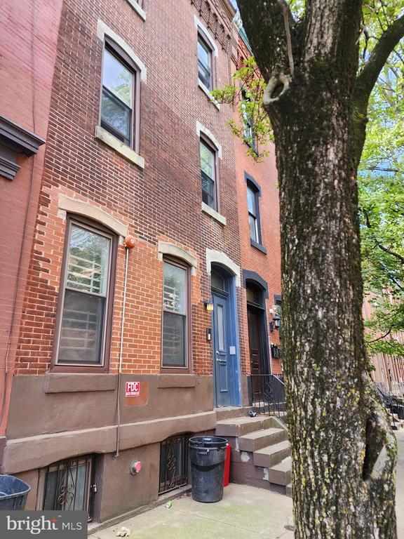 Building Photo - 1704 W Diamond St