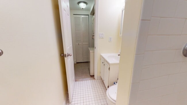 Building Photo - Kalorama Neighborhood Studio Apartment for Rent W/Stacked Washer & Dryer In Unit, Bike Storage, &...