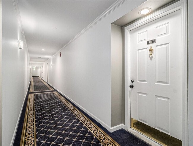 Building Photo - 3307 Pine Heights Dr NE