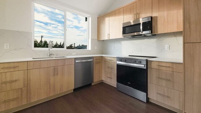 Building Photo - Brand New 3BR Home with Territorial Views