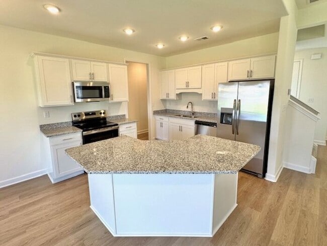 Building Photo - Move In Special! Conditions Apply. Now Lea...